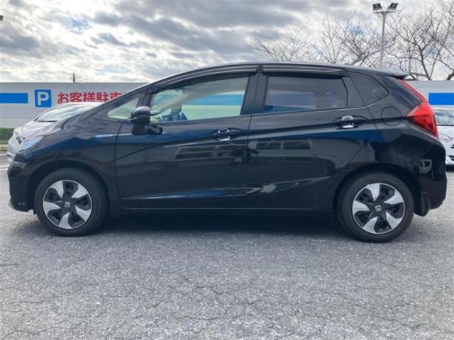 フィットハイブリッド ハイブリッド・Ｌホンダセンシング　新品タイヤ／純正　８インチ　ＳＤナビ／ホンダセンシング／車線逸脱防止支援システム／ヘッドランプ　ＬＥＤ／Ｂｌｕｅｔｏｏｔｈ接続／ＥＴＣ／ＥＢＤ付ＡＢＳ／横滑り防止装置／アイドリングストップ　禁煙車（2枚目）