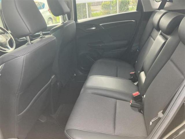 フィットハイブリッド ハイブリッド・Ｌホンダセンシング　新品タイヤ／純正　８インチ　ＳＤナビ／ホンダセンシング／車線逸脱防止支援システム／ヘッドランプ　ＬＥＤ／Ｂｌｕｅｔｏｏｔｈ接続／ＥＴＣ／ＥＢＤ付ＡＢＳ／横滑り防止装置／アイドリングストップ　禁煙車（7枚目）