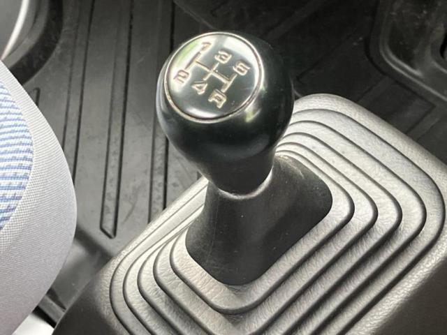 WECARSの展示場では実際に見て、触ってお車をお選びいただけます!知識の豊富な営業スタッフが様々なカーライフをご提案いたします!