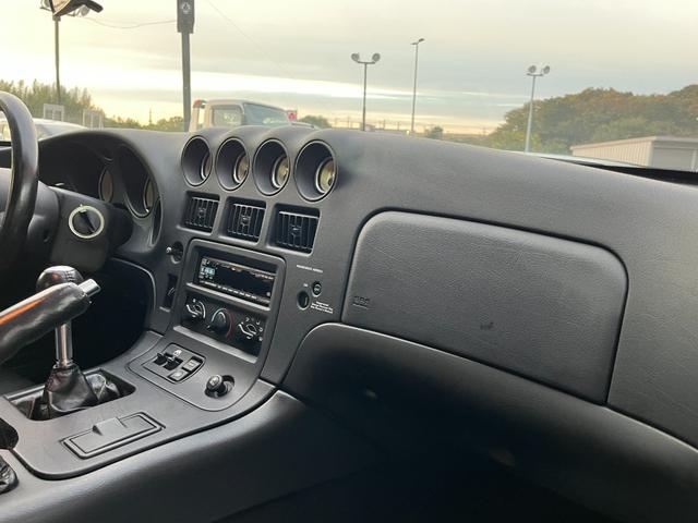 ダッジ・バイパー GTS V10 ダッジバンパー GTS 8.0L V10エンジン 6速MT ディーラー車 Bremboブレーキキャリパー kw車高調サス GTSロゴ入りフロアマット シルバーストライプ(47枚目)