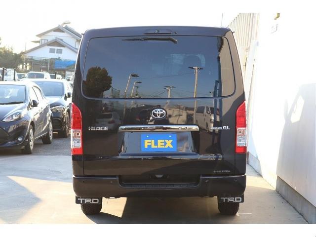 ハイエースバン スーパーＧＬ　ダークプライムＩＩ　トヨタ純正ＳＤナビ　バックカメラ　ＥＴＣ　ドライブレコーダー前後　ＴＲＤフロントスポイラー　ＴＲＤマッドガード　ＴＲＤサイドスカート　ＴＯＹＯオープンカントリーＡＴ１５インチ　トヨタ純正アルミホイール（7枚目）