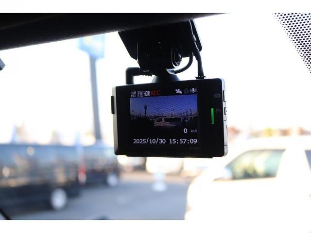 ハイエースバン スーパーＧＬ　ダークプライムＩＩ　トヨタ純正ＳＤナビ　バックカメラ　ＥＴＣ　ドライブレコーダー前後　ＴＲＤフロントスポイラー　ＴＲＤマッドガード　ＴＲＤサイドスカート　ＴＯＹＯオープンカントリーＡＴ１５インチ　トヨタ純正アルミホイール（12枚目）