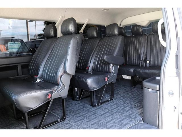 ハイエースワゴン GL トヨタ純正SDナビ フルセグTV 後席フリップダウンモニター バットフェイスボンネット パワースライドド シートカバー トヨタ純正アルミホイール LEDヘッドライト プッシュスタート スマートキー(5枚目)