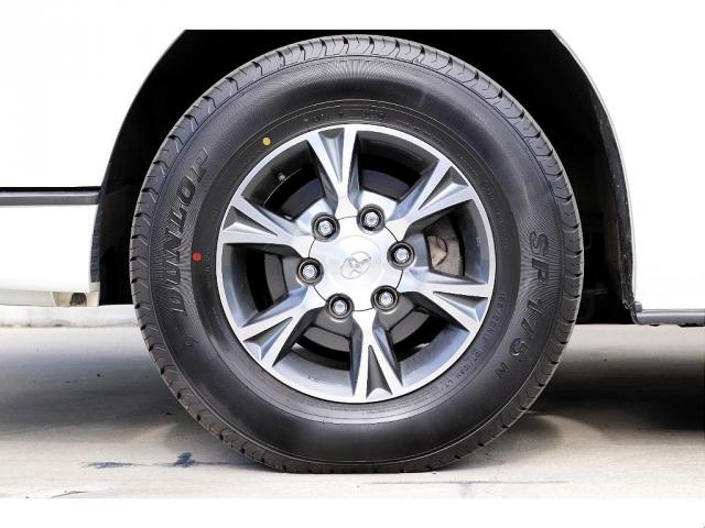 ハイエースワゴン GL トヨタ純正SDナビ フルセグTV 後席フリップダウンモニター バットフェイスボンネット パワースライドド シートカバー トヨタ純正アルミホイール LEDヘッドライト プッシュスタート スマートキー(17枚目)