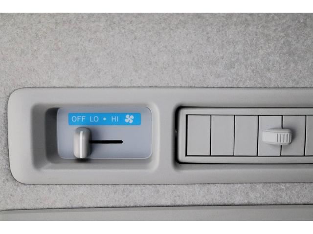 ハイエースワゴン GL トヨタ純正SDナビ フルセグTV 後席フリップダウンモニター バットフェイスボンネット パワースライドド シートカバー トヨタ純正アルミホイール LEDヘッドライト プッシュスタート スマートキー(40枚目)