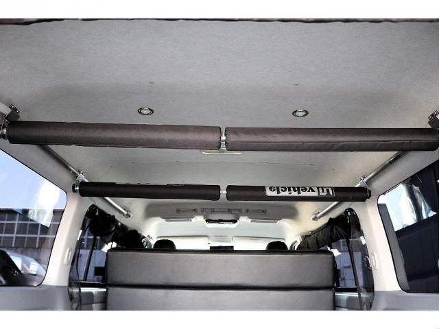 レジアスエースバン ロングワイドスーパーGL フローリング施工 バタフライセカンドシート ベットキット 防虫ネット ルームキャリア シートカバー イクリプスナビ 後席フリップダウンモニター ETC インナーブラックヘッドライト(15枚目)