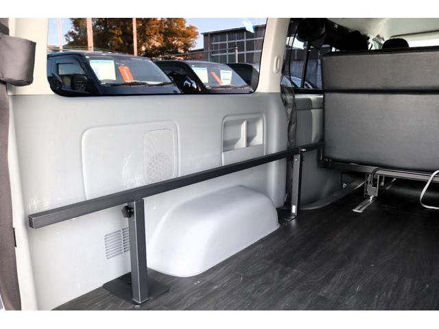 レジアスエースバン ロングワイドスーパーGL フローリング施工 バタフライセカンドシート ベットキット 防虫ネット ルームキャリア シートカバー イクリプスナビ 後席フリップダウンモニター ETC インナーブラックヘッドライト(34枚目)