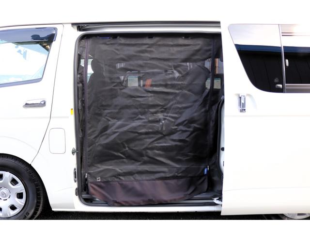 レジアスエースバン ロングワイドスーパーGL フローリング施工 バタフライセカンドシート ベットキット 防虫ネット ルームキャリア シートカバー イクリプスナビ 後席フリップダウンモニター ETC インナーブラックヘッドライト(36枚目)