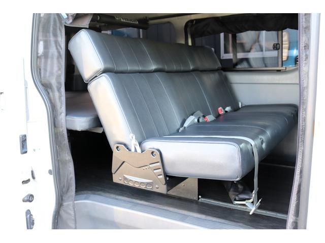 レジアスエースバン ロングワイドスーパーGL フローリング施工 バタフライセカンドシート ベットキット 防虫ネット ルームキャリア シートカバー イクリプスナビ 後席フリップダウンモニター ETC インナーブラックヘッドライト(39枚目)