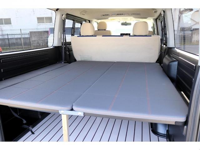 ハイエースバン スーパーＧＬ　リラクベース　タイプＩＩ　アルパインディスプレイオーディオ　Ｂｌｕｅｔｏｏｔｈ接続　ＨＤＭＩ／ＵＳＢポート　ミラーリング接続可能　跳ね上げ式ベットキット　フローリング施工　ビルドインＥＴＣ　ＬＥＤヘッドライト　プッシュスタート（5枚目）