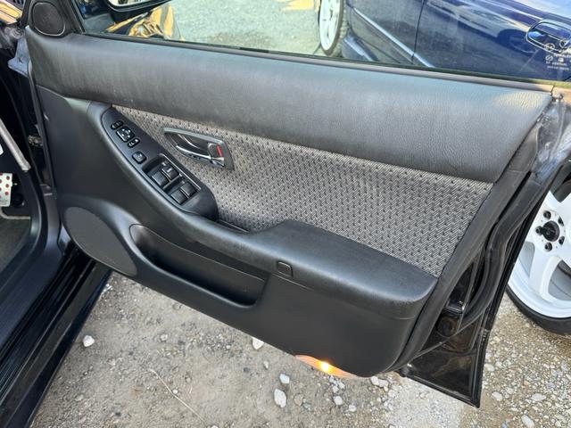 レガシィＢ４ ＲＳＫリミテッド　ワンオーナー車。ＥＪ２０ツインターボ，５ＭＴ，クラッチ，ラジエター，タイベル，パワステＰ，オルタネーター，シフトブッシュ交換歴あり。純正ビルシュタイン，フジツボマフラー，ナビ，ＥＴＣ，エアロＳＰ．．（22枚目）