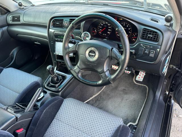 レガシィＢ４ ＲＳＫリミテッド　ワンオーナー車。ＥＪ２０ツインターボ，５ＭＴ，クラッチ，ラジエター，タイベル，パワステＰ，オルタネーター，シフトブッシュ交換歴あり。純正ビルシュタイン，フジツボマフラー，ナビ，ＥＴＣ，エアロＳＰ．．（25枚目）