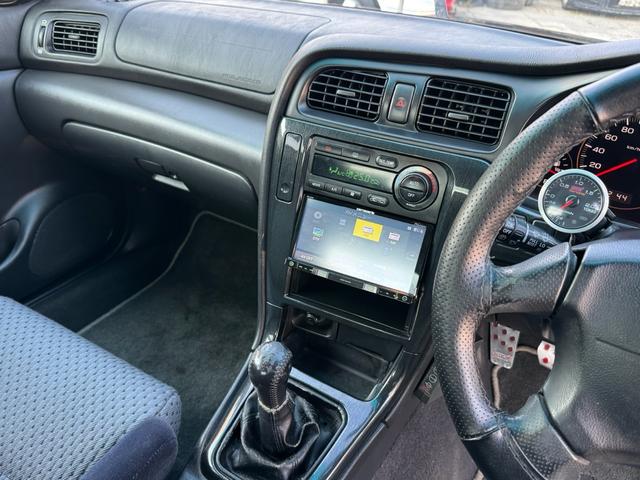レガシィＢ４ ＲＳＫリミテッド　ワンオーナー車。ＥＪ２０ツインターボ，５ＭＴ，クラッチ，ラジエター，タイベル，パワステＰ，オルタネーター，シフトブッシュ交換歴あり。純正ビルシュタイン，フジツボマフラー，ナビ，ＥＴＣ，エアロＳＰ．．（27枚目）
