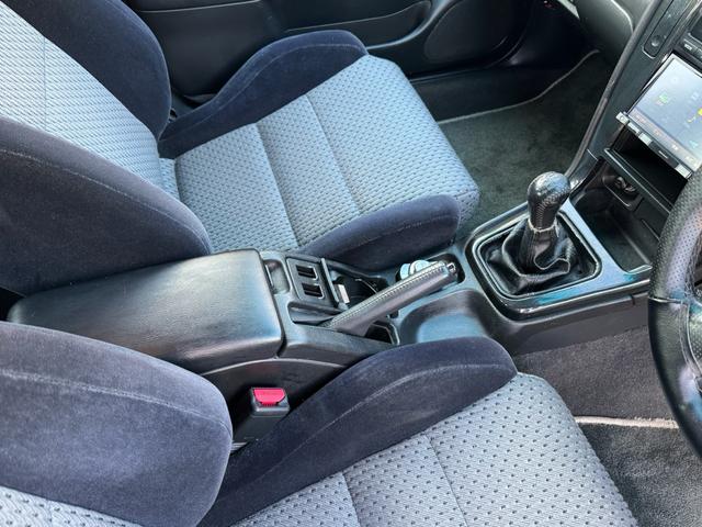 レガシィＢ４ ＲＳＫリミテッド　ワンオーナー車。ＥＪ２０ツインターボ，５ＭＴ，クラッチ，ラジエター，タイベル，パワステＰ，オルタネーター，シフトブッシュ交換歴あり。純正ビルシュタイン，フジツボマフラー，ナビ，ＥＴＣ，エアロＳＰ．．（28枚目）