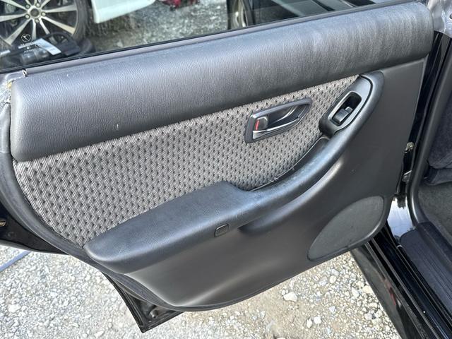 レガシィＢ４ ＲＳＫリミテッド　ワンオーナー車。ＥＪ２０ツインターボ，５ＭＴ，クラッチ，ラジエター，タイベル，パワステＰ，オルタネーター，シフトブッシュ交換歴あり。純正ビルシュタイン，フジツボマフラー，ナビ，ＥＴＣ，エアロＳＰ．．（33枚目）