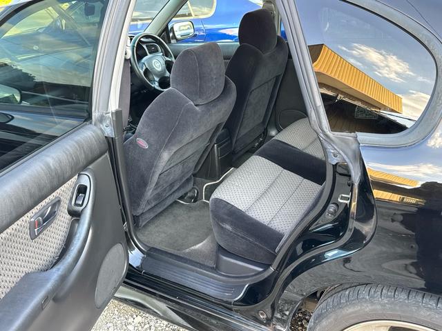 レガシィＢ４ ＲＳＫリミテッド　ワンオーナー車。ＥＪ２０ツインターボ，５ＭＴ，クラッチ，ラジエター，タイベル，パワステＰ，オルタネーター，シフトブッシュ交換歴あり。純正ビルシュタイン，フジツボマフラー，ナビ，ＥＴＣ，エアロＳＰ．．（34枚目）