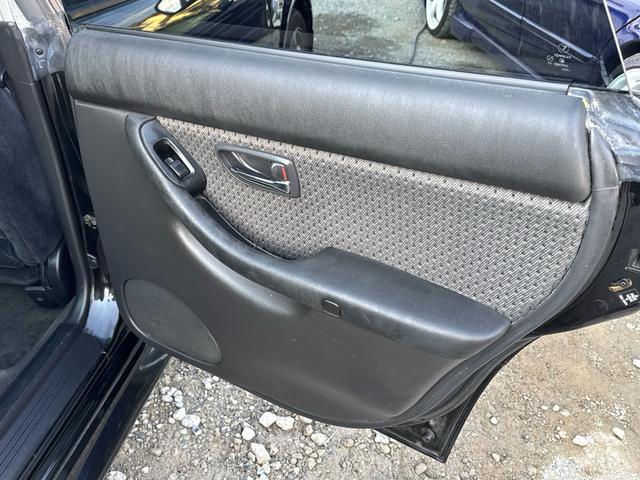 レガシィＢ４ ＲＳＫリミテッド　ワンオーナー車。ＥＪ２０ツインターボ，５ＭＴ，クラッチ，ラジエター，タイベル，パワステＰ，オルタネーター，シフトブッシュ交換歴あり。純正ビルシュタイン，フジツボマフラー，ナビ，ＥＴＣ，エアロＳＰ．．（35枚目）