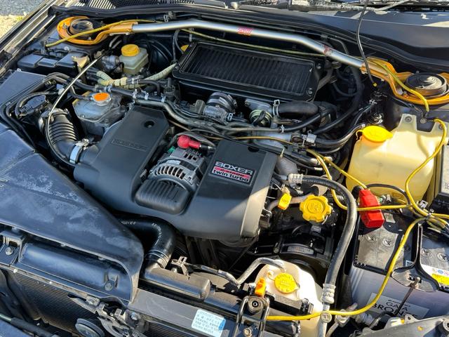 レガシィＢ４ ＲＳＫリミテッド　ワンオーナー車。ＥＪ２０ツインターボ，５ＭＴ，クラッチ，ラジエター，タイベル，パワステＰ，オルタネーター，シフトブッシュ交換歴あり。純正ビルシュタイン，フジツボマフラー，ナビ，ＥＴＣ，エアロＳＰ．．（49枚目）