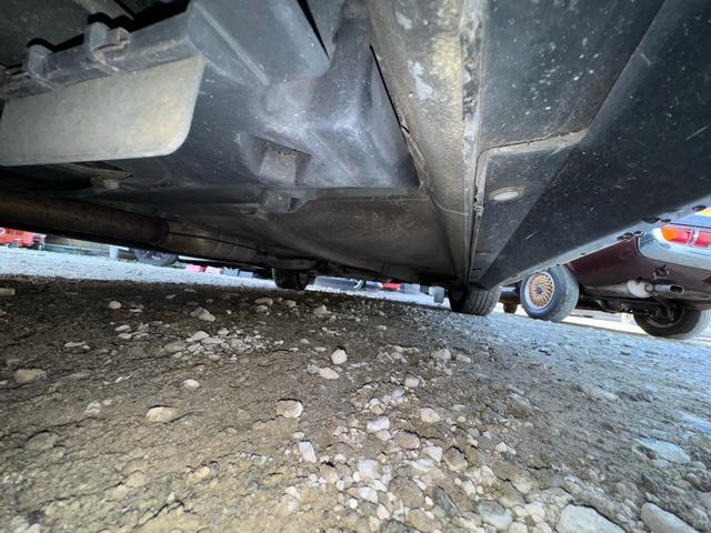 レガシィＢ４ ＲＳＫリミテッド　ワンオーナー車。ＥＪ２０ツインターボ，５ＭＴ，クラッチ，ラジエター，タイベル，パワステＰ，オルタネーター，シフトブッシュ交換歴あり。純正ビルシュタイン，フジツボマフラー，ナビ，ＥＴＣ，エアロＳＰ．．（50枚目）