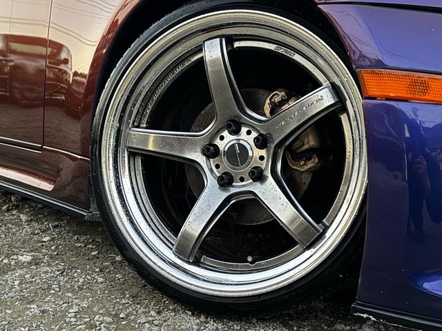 スカイライン ３５０ＧＴ　プレミアム　即ドリ仕様，６速ＭＴ，ＨＰＩラジエタ，ＨＰＩオイルクーラー，マフラー，ＯＲＣクラッチ，ニスモデフ，切角ＵＰ，ロベルタ，車高調，マジョーラオールペン，フルエアロ，ＷＯＲＫ２０インチ，セキュリティｅｔｃ．（6枚目）