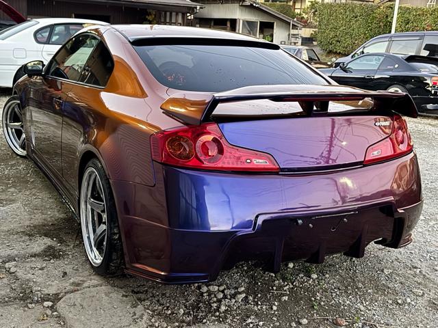 スカイライン ３５０ＧＴ　プレミアム　即ドリ仕様，６速ＭＴ，ＨＰＩラジエタ，ＨＰＩオイルクーラー，マフラー，ＯＲＣクラッチ，ニスモデフ，切角ＵＰ，ロベルタ，車高調，マジョーラオールペン，フルエアロ，ＷＯＲＫ２０インチ，セキュリティｅｔｃ．（7枚目）