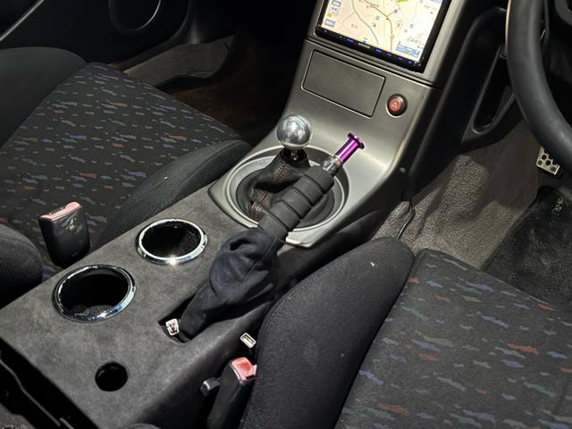 スカイライン ３５０ＧＴ　プレミアム　即ドリ仕様，６速ＭＴ，ＨＰＩラジエタ，ＨＰＩオイルクーラー，マフラー，ＯＲＣクラッチ，ニスモデフ，切角ＵＰ，ロベルタ，車高調，マジョーラオールペン，フルエアロ，ＷＯＲＫ２０インチ，セキュリティｅｔｃ．（13枚目）