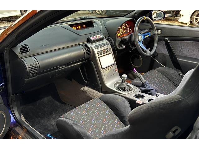 スカイライン ３５０ＧＴ　プレミアム　即ドリ仕様，６速ＭＴ，ＨＰＩラジエタ，ＨＰＩオイルクーラー，マフラー，ＯＲＣクラッチ，ニスモデフ，切角ＵＰ，ロベルタ，車高調，マジョーラオールペン，フルエアロ，ＷＯＲＫ２０インチ，セキュリティｅｔｃ．（14枚目）