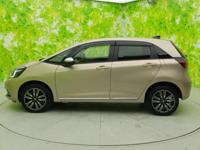 フィット 4WDリュクス 保証書/純正 9インチ SDナビ/ホンダセンシング/シートヒーター 前席/マルチビューカメラシステム/車線逸脱防止支援システム/シート ハーフレザー/ヘッドランプ LED/Bluetooth接続(2枚目)