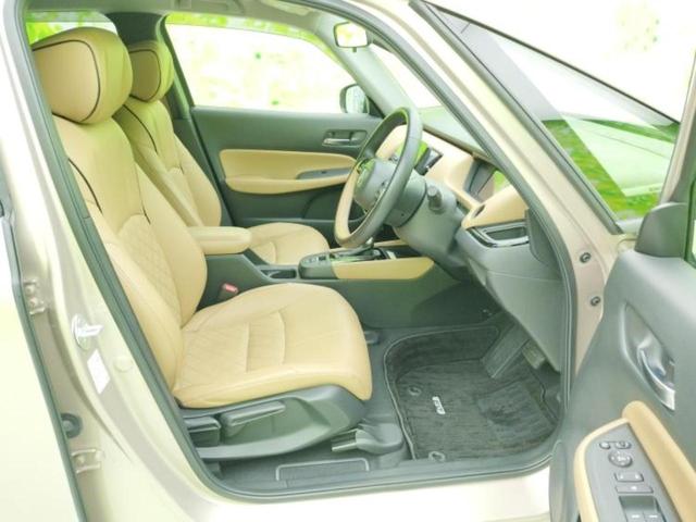 フィット 4WDリュクス 保証書/純正 9インチ SDナビ/ホンダセンシング/シートヒーター 前席/マルチビューカメラシステム/車線逸脱防止支援システム/シート ハーフレザー/ヘッドランプ LED/Bluetooth接続(4枚目)