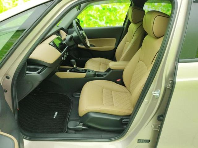 フィット 4WDリュクス 保証書/純正 9インチ SDナビ/ホンダセンシング/シートヒーター 前席/マルチビューカメラシステム/車線逸脱防止支援システム/シート ハーフレザー/ヘッドランプ LED/Bluetooth接続(6枚目)