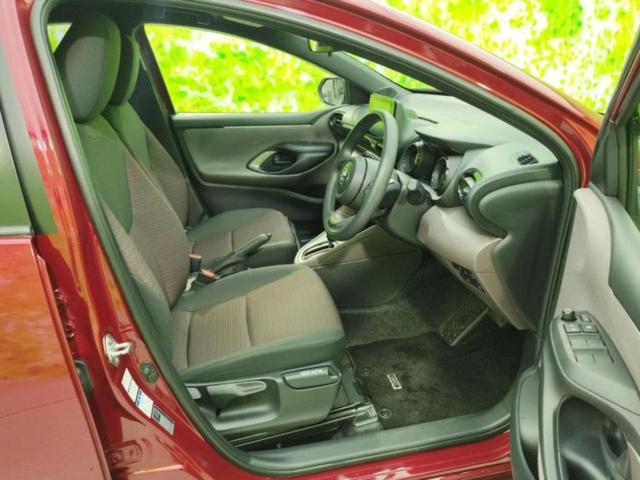 ヤリス 4WDハイブリッドG 保証書/ディスプレイオーディオ+ナビ8インチ/衝突安全装置/シートヒーター 前席/パノラミックビューモニター/車線逸脱防止支援システム/Bluetooth接続/ETC/EBD付ABS 全周囲カメラ(4枚目)