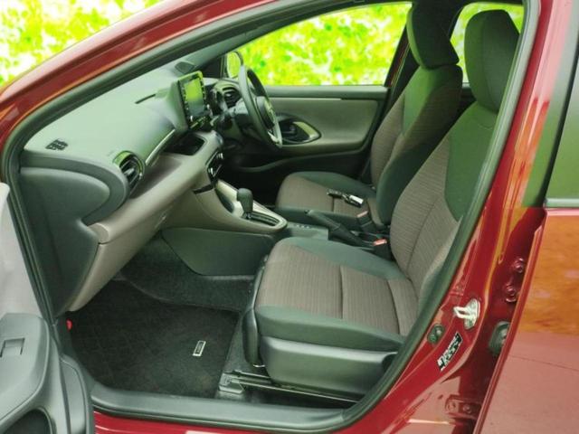 ヤリス 4WDハイブリッドG 保証書/ディスプレイオーディオ+ナビ8インチ/衝突安全装置/シートヒーター 前席/パノラミックビューモニター/車線逸脱防止支援システム/Bluetooth接続/ETC/EBD付ABS 全周囲カメラ(6枚目)