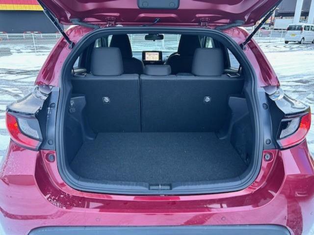 ヤリス 4WDハイブリッドG 保証書/ディスプレイオーディオ+ナビ8インチ/衝突安全装置/シートヒーター 前席/パノラミックビューモニター/車線逸脱防止支援システム/Bluetooth接続/ETC/EBD付ABS 全周囲カメラ(8枚目)