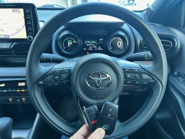 ヤリス 4WDハイブリッドG 保証書/ディスプレイオーディオ+ナビ8インチ/衝突安全装置/シートヒーター 前席/パノラミックビューモニター/車線逸脱防止支援システム/Bluetooth接続/ETC/EBD付ABS 全周囲カメラ(15枚目)