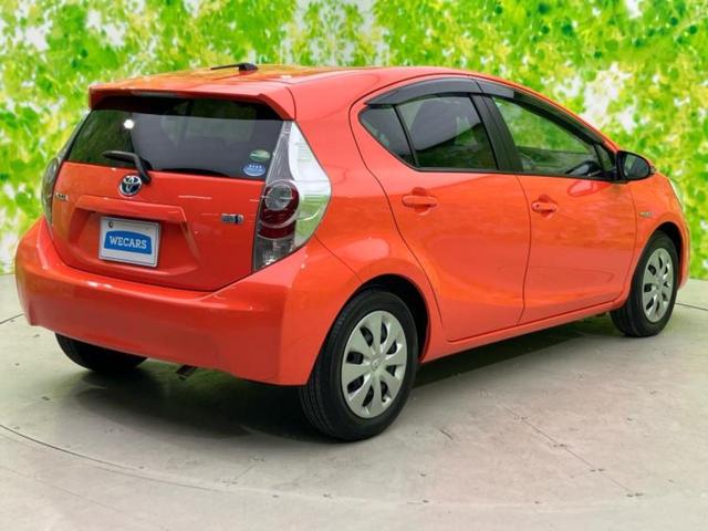 アクア S 保証書/純正 SDナビ/パーキングアシスト バックガイド/Bluetooth接続/ETC/EBD付ABS/横滑り防止装置/アイドリングストップ/バックモニター/フルセグTV/DVD/禁煙車 DVD再生(3枚目)