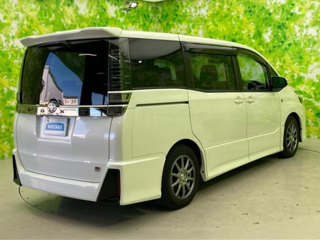 ヴォクシー ZS GRスポーツ 新品タイヤ/保証書/社外 10インチ SDナビ/フリップダウンモニター 社外 10.2インチ/トヨタセーフティセンス/両側電動スライドドア/車線逸脱防止支援システム/ヘッドランプ LED バックカメラ(3枚目)