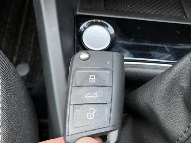 T-クロス TSIアクティブ 新品タイヤ/保証書/純正 9インチ SDナビ/衝突安全装置/車線逸脱防止支援システム/パーキングアシスト バックガイド/ドライブレコーダー 社外/ヘッドランプ LED 衝突被害軽減システム 禁煙車(16枚目)