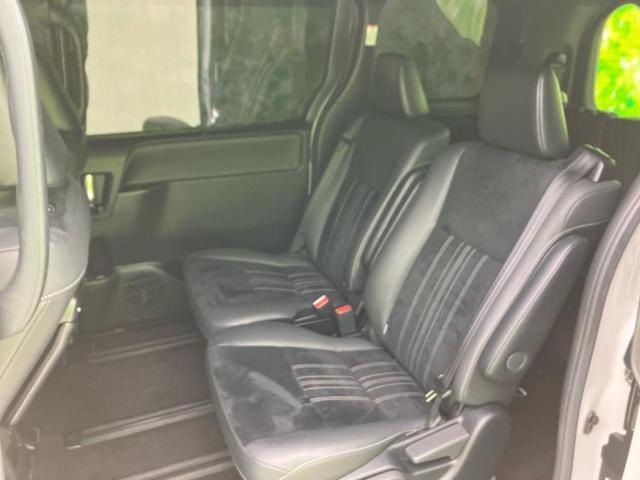 エスクァイア Giプレミアムパッケージブラックテーラード 新品タイヤ/モデリスタエアロ/保証書/社外 11インチ SDナビ/フリップダウンモニター 社外 10.1インチ/トヨタセーフティセンス/両側電動スライドドア/シートヒーター 前席 衝突被害軽減システム(8枚目)