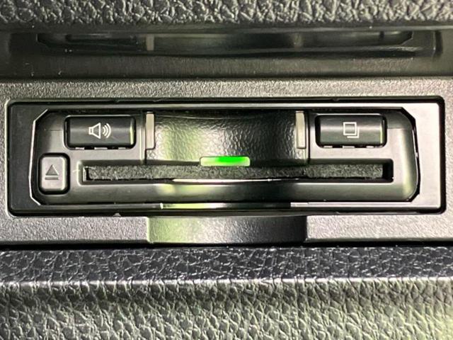 エスクァイア Giプレミアムパッケージブラックテーラード 新品タイヤ/モデリスタエアロ/保証書/社外 11インチ SDナビ/フリップダウンモニター 社外 10.1インチ/トヨタセーフティセンス/両側電動スライドドア/シートヒーター 前席 衝突被害軽減システム(29枚目)