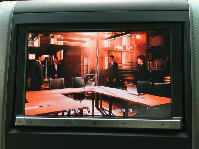 ヴェルファイア ２．４Ｚ　純正　８インチ　ＳＤナビ／両側電動スライドドア／パーキングアシスト　バックガイド／ヘッドランプ　ＨＩＤ／Ｂｌｕｅｔｏｏｔｈ接続／ＥＴＣ／ＥＢＤ付ＡＢＳ／横滑り防止装置／バックモニター　バックカメラ（11枚目）