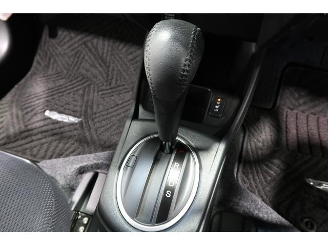 フィットハイブリッド XHセレクション ホンダ認定中古車1年保証付 クルーズコントロール ETC ナビゲーション CD アルミホイール ディスチャージライト スマートキー シートヒーター オートエアコン ハイブリッド バックモニター(10枚目)