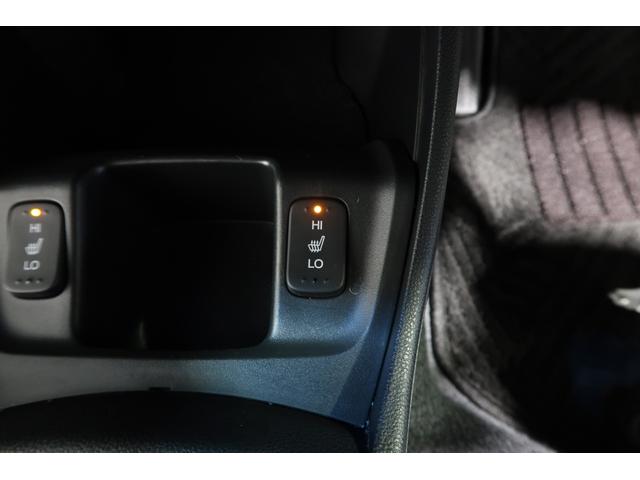 フィットハイブリッド XHセレクション ホンダ認定中古車1年保証付 クルーズコントロール ETC ナビゲーション CD アルミホイール ディスチャージライト スマートキー シートヒーター オートエアコン ハイブリッド バックモニター(17枚目)