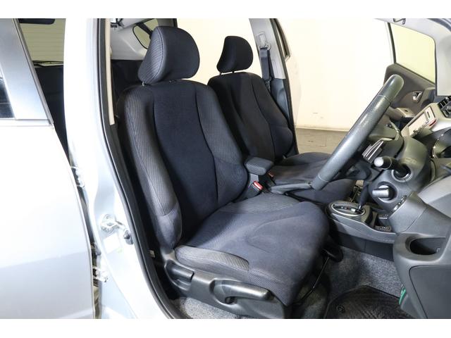 フィットハイブリッド XHセレクション ホンダ認定中古車1年保証付 クルーズコントロール ETC ナビゲーション CD アルミホイール ディスチャージライト スマートキー シートヒーター オートエアコン ハイブリッド バックモニター(18枚目)