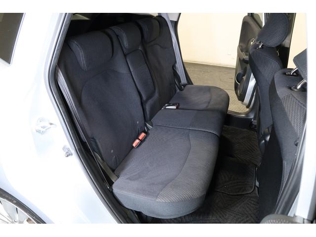 フィットハイブリッド XHセレクション ホンダ認定中古車1年保証付 クルーズコントロール ETC ナビゲーション CD アルミホイール ディスチャージライト スマートキー シートヒーター オートエアコン ハイブリッド バックモニター(19枚目)