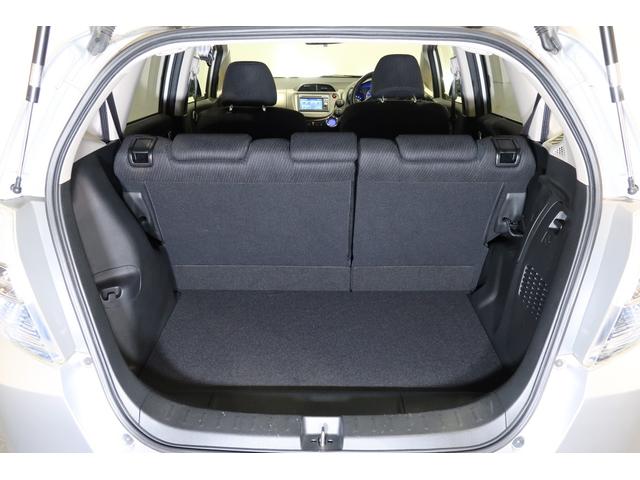 フィットハイブリッド XHセレクション ホンダ認定中古車1年保証付 クルーズコントロール ETC ナビゲーション CD アルミホイール ディスチャージライト スマートキー シートヒーター オートエアコン ハイブリッド バックモニター(20枚目)