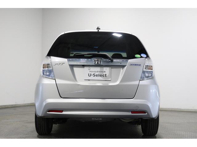 フィットハイブリッド XHセレクション ホンダ認定中古車1年保証付 クルーズコントロール ETC ナビゲーション CD アルミホイール ディスチャージライト スマートキー シートヒーター オートエアコン ハイブリッド バックモニター(21枚目)