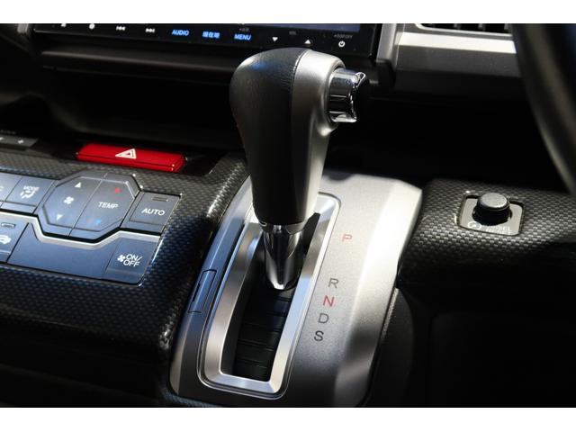 ステップワゴンスパーダ Zクールスピリット ホンダ認定中古車 1年保証 9インチナビ リア席モニター ETC アルミホイール両側パワースライドドア ディスチャージライト フィグライト スマートキー オートエアコン ミュージックプレイヤー接続可(10枚目)
