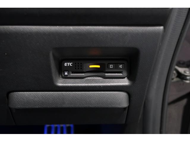 ステップワゴンスパーダ Zクールスピリット ホンダ認定中古車 1年保証 9インチナビ リア席モニター ETC アルミホイール両側パワースライドドア ディスチャージライト フィグライト スマートキー オートエアコン ミュージックプレイヤー接続可(16枚目)