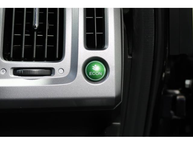 ステップワゴンスパーダ Zクールスピリット ホンダ認定中古車 1年保証 9インチナビ リア席モニター ETC アルミホイール両側パワースライドドア ディスチャージライト フィグライト スマートキー オートエアコン ミュージックプレイヤー接続可(17枚目)