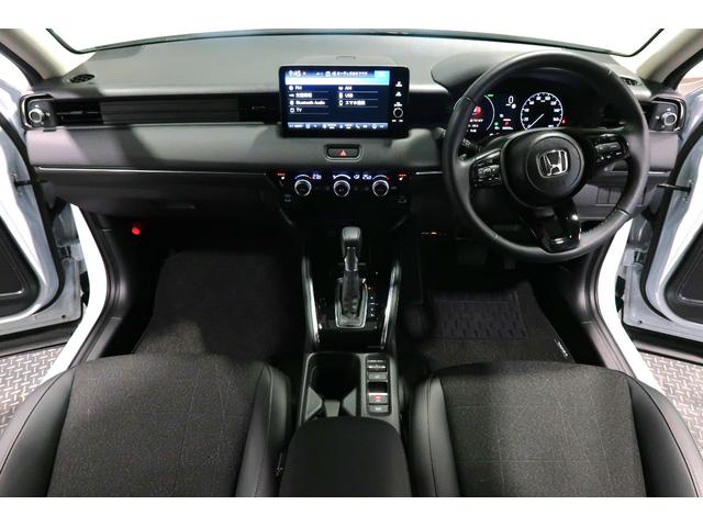 ヴェゼル ｅ：ＨＥＶＺ　ホンダ認定中古車２年保証付　当店デモカー　運転支援　衝突軽減ブレーキ　ホンダセンシング　アダプティブクルーズコントロール　ドラレコ　コネクトディスプレイ　パワーテールゲート　シートヒーター（10枚目）